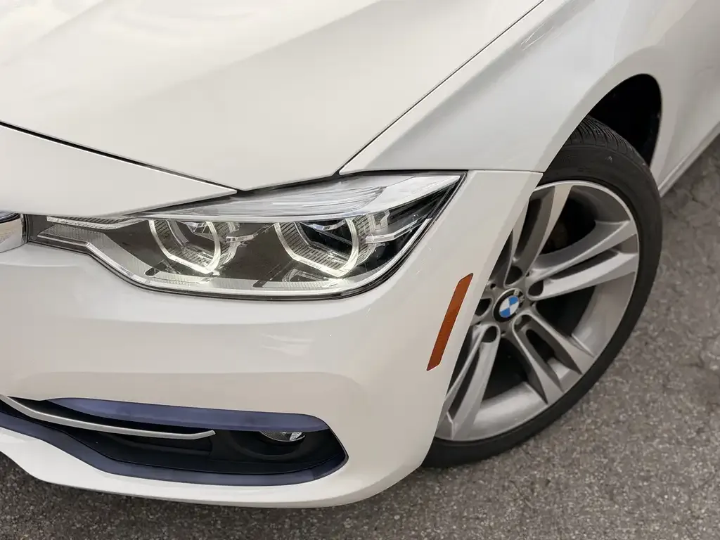 BMW 3 Series 2018 photo 3