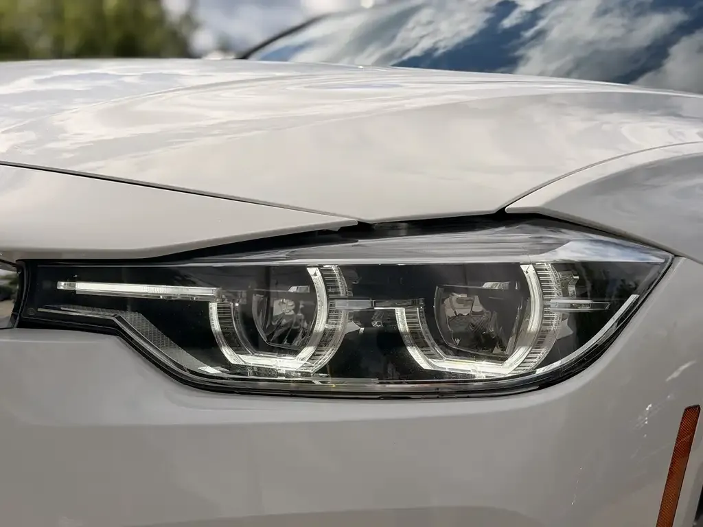 BMW 3 Series 2018 photo 4