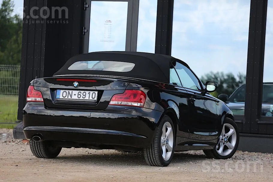 BMW 118D Cabriolet 2011 photo 2
