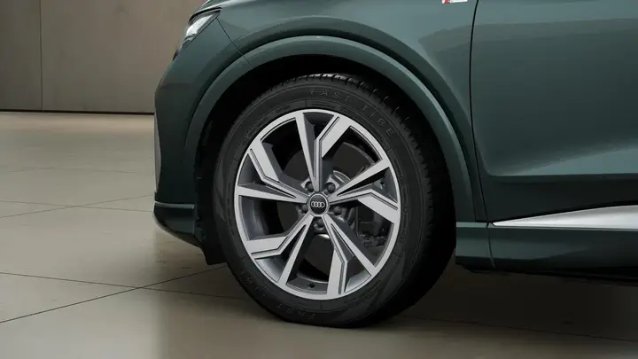 Audi Q4 E-Tron photo 4