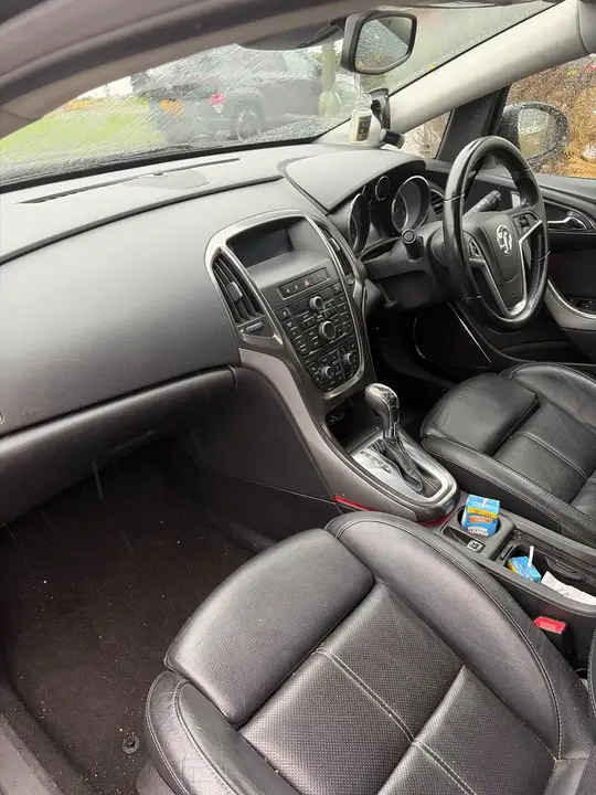 Vauxhall Astra 2011 photo 4