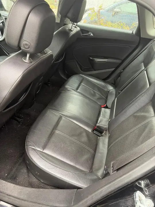 Vauxhall Astra 2011 photo 5