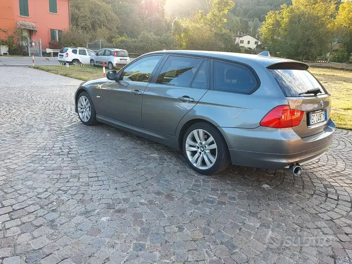 BMW 3 Series 2010 photo 3