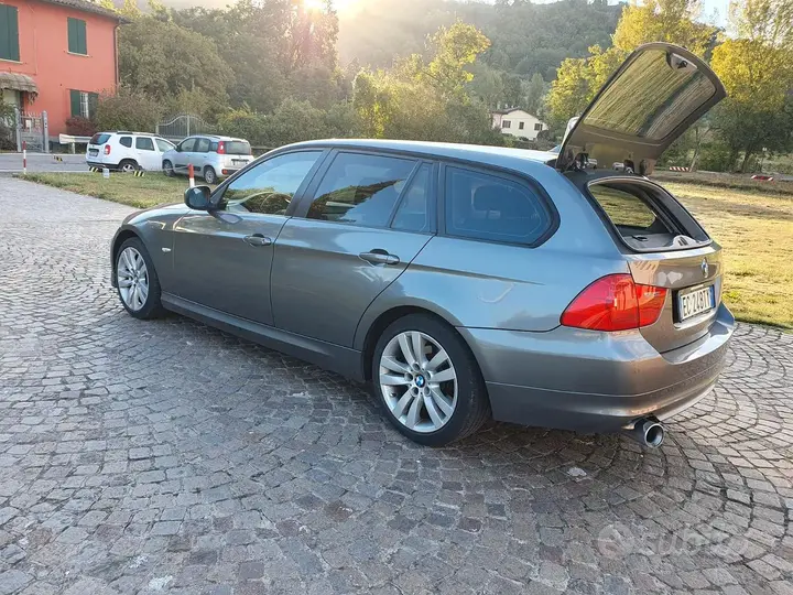 BMW 3 Series 2010 photo 4