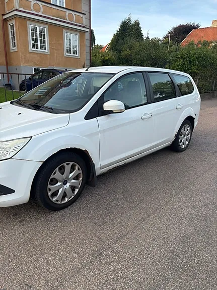 Ford Focus 2010 photo 2
