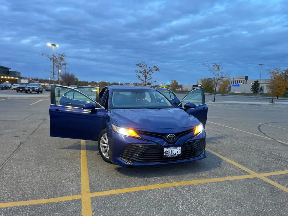Toyota Camry 2018 photo 2