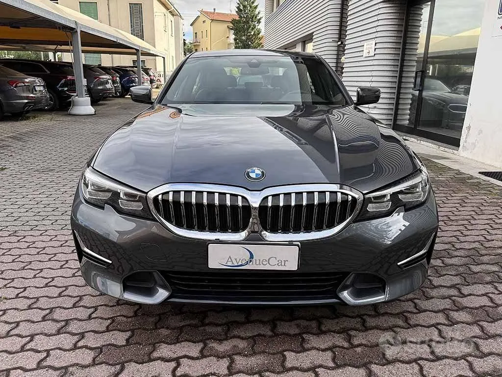 BMW 320I 2022 photo 2
