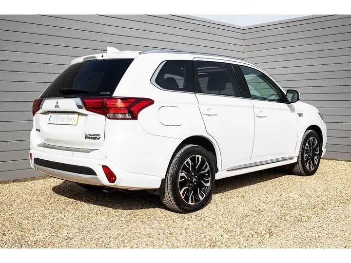 Mitsubishi Outlander 2017 photo 3