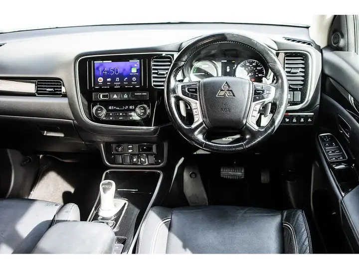 Mitsubishi Outlander 2017 photo 2