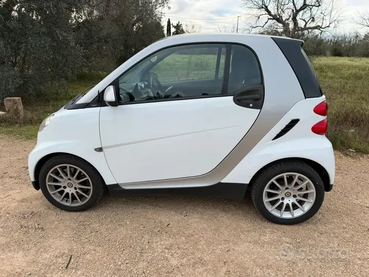 Smart Fortwo 2010 photo 3