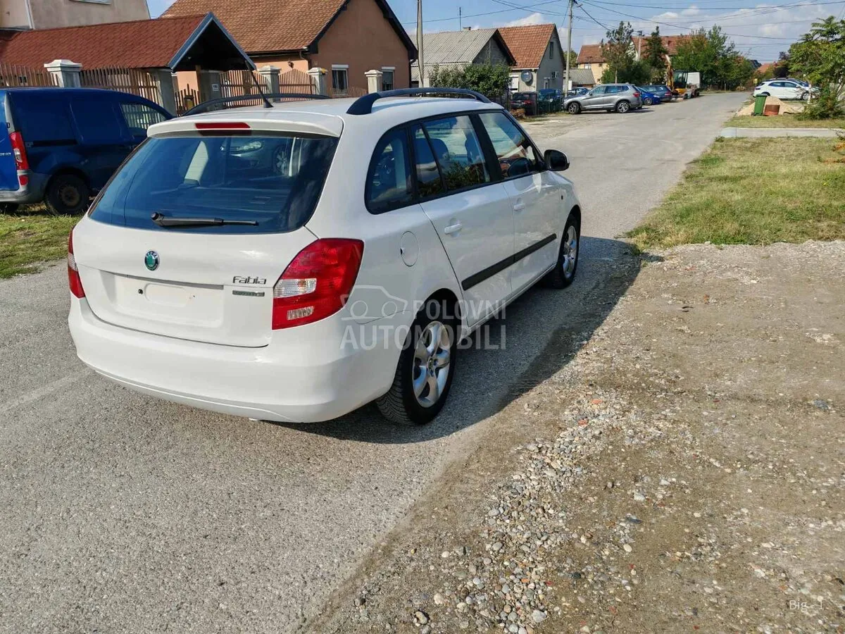 Skoda Fabia 2012 photo 4