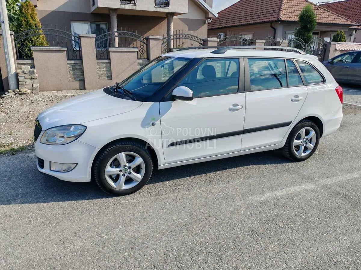 Skoda Fabia 2012 photo 3