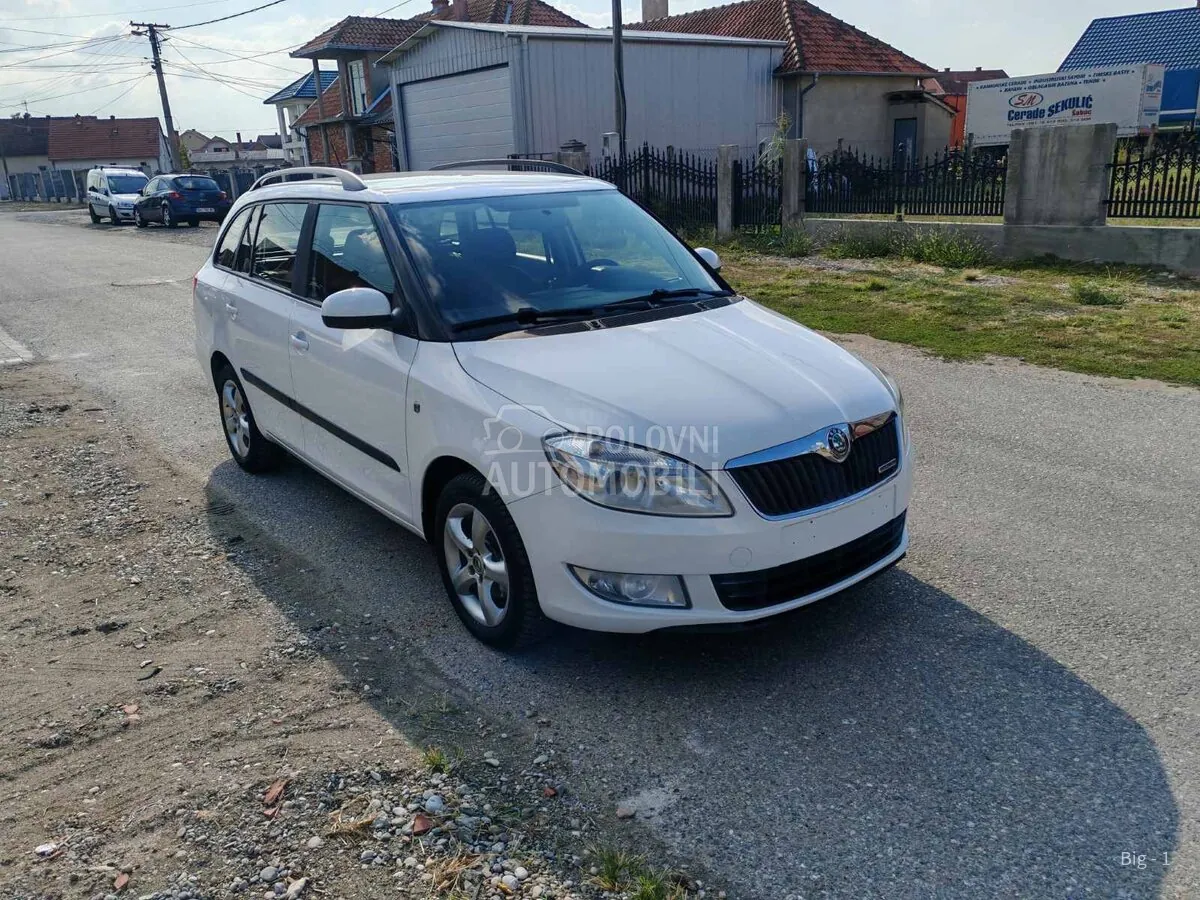 Skoda Fabia 2012 photo 2