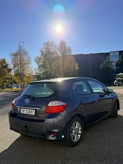 Toyota Auris 2011 photo 5