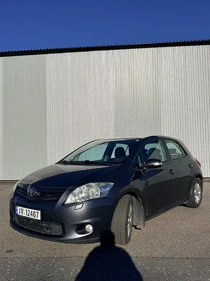 Toyota Auris 2011 photo 2