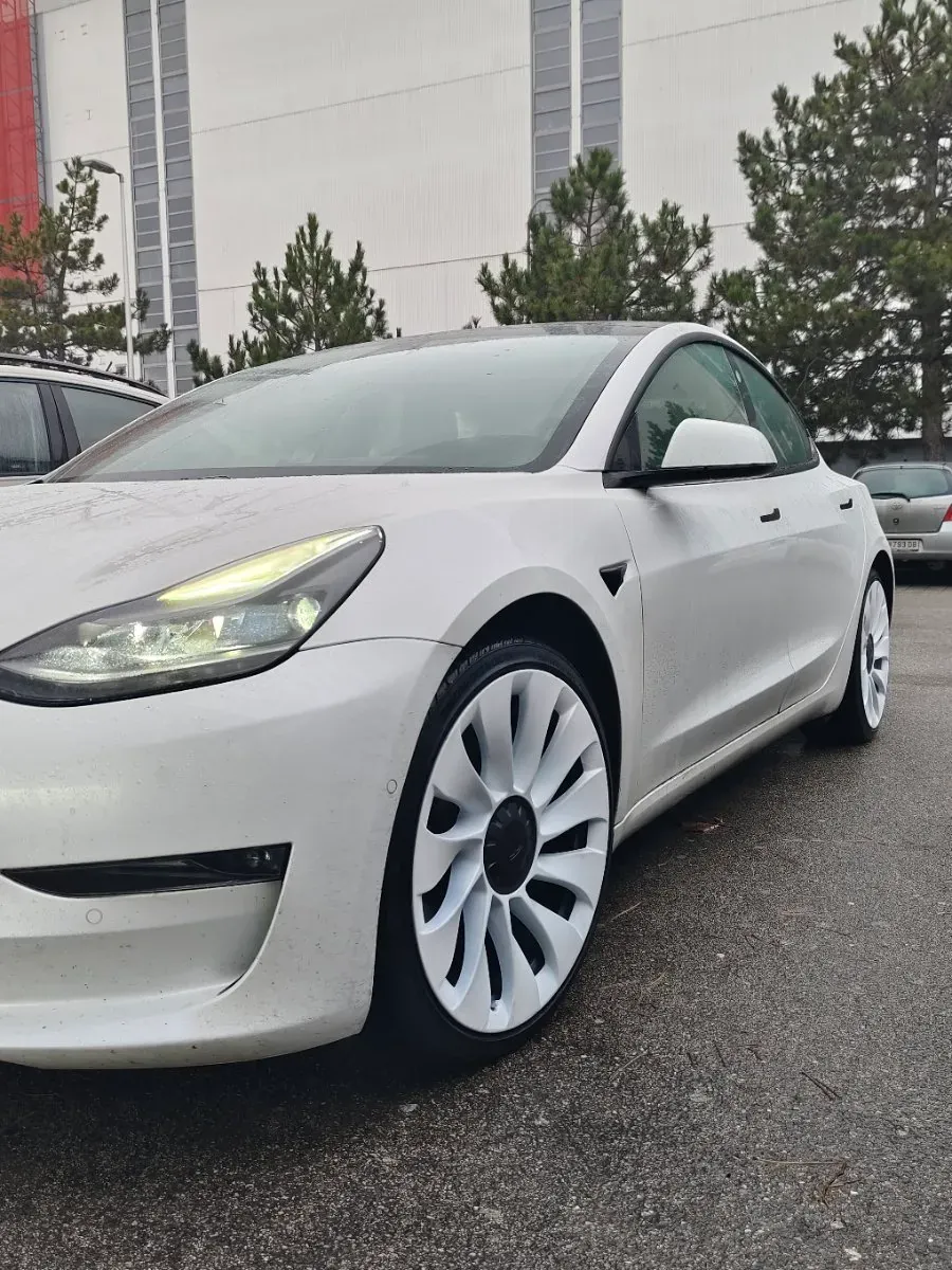 Tesla Model 3 2021 photo 2