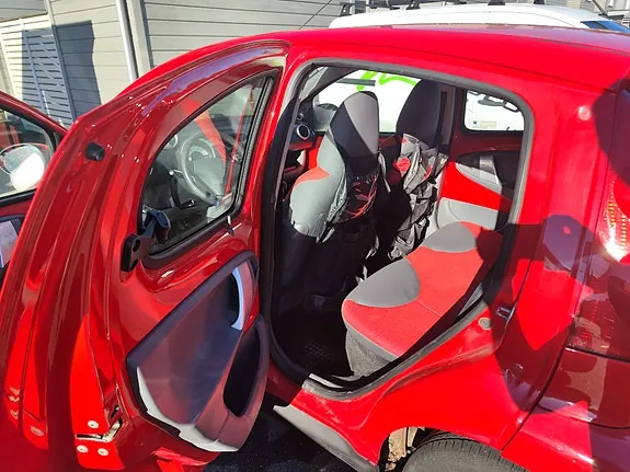 Peugeot 107 2008 photo 5