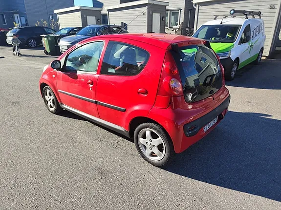 Peugeot 107 2008 photo 3