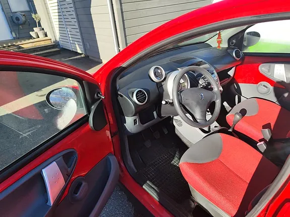Peugeot 107 2008 photo 4