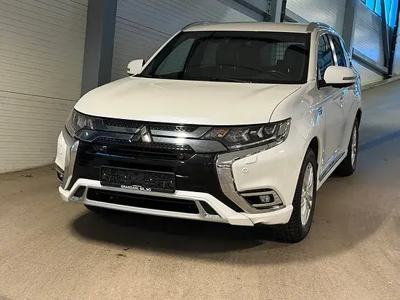 Mitsubishi Outlander 2020 photo 2
