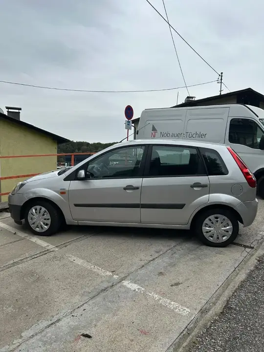 Ford Fiesta 2007 photo 2
