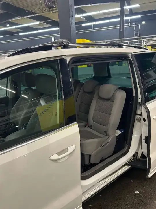 Volkswagen Sharan 2013 photo 2