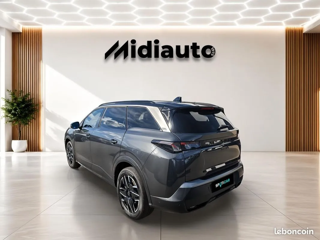 Peugeot 5008 2025 photo 3
