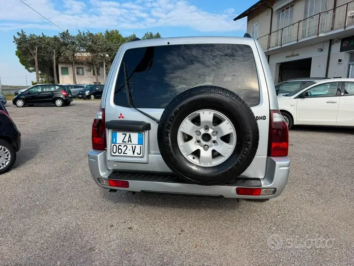 Mitsubishi Pajero 2003 photo 4