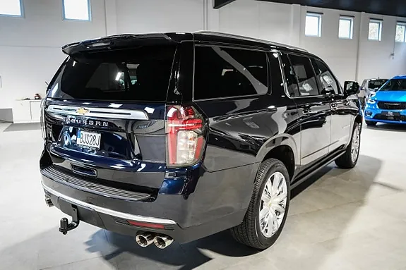 Chevrolet Suburban 2023 photo 3
