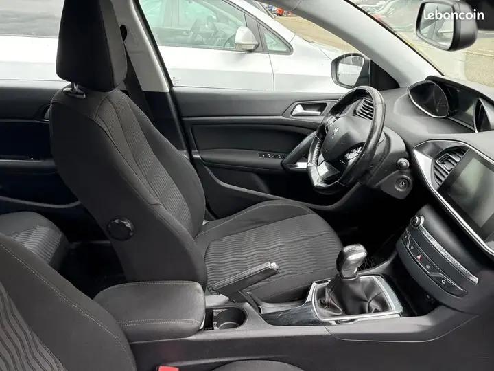 Peugeot 308 2015 photo 2