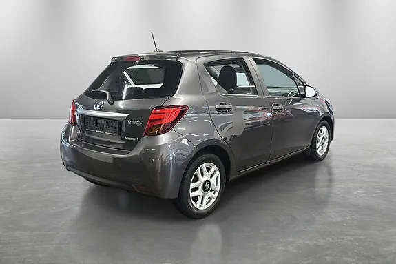Toyota Yaris 2017 photo 5