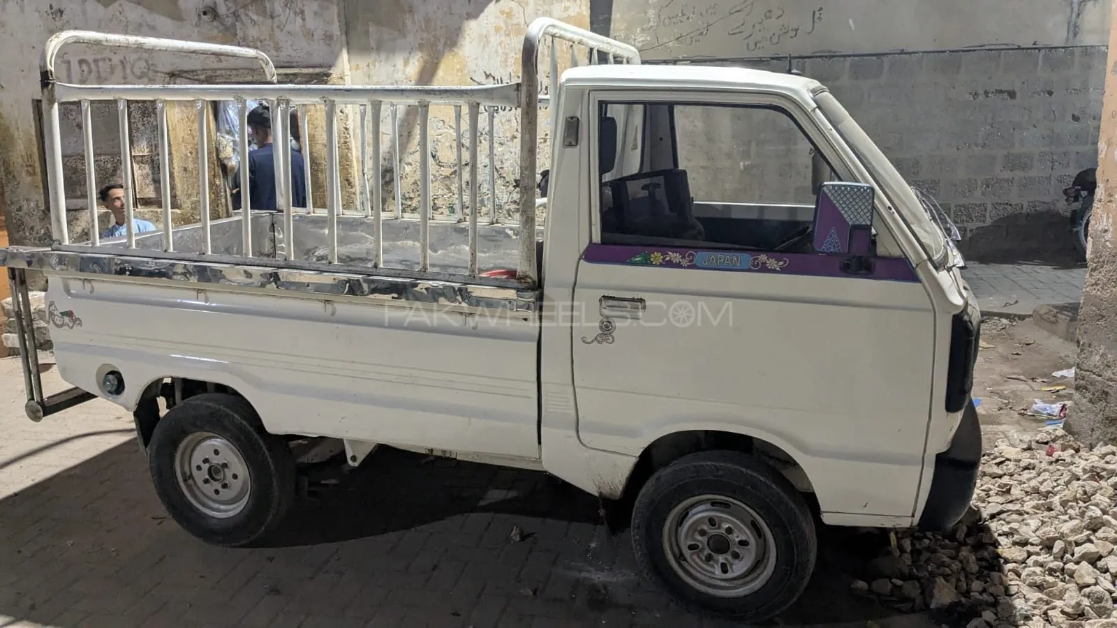 Suzuki Ravi