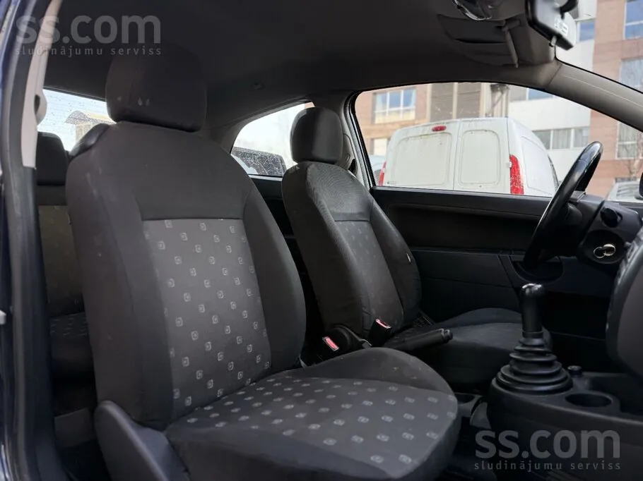 Ford Fiesta 2004 photo 3