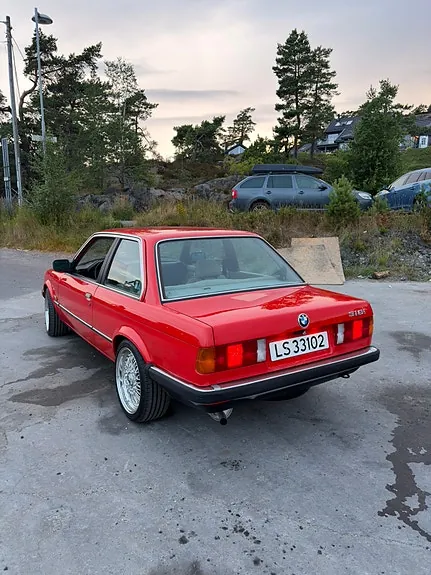 BMW 318I 1984 photo 4