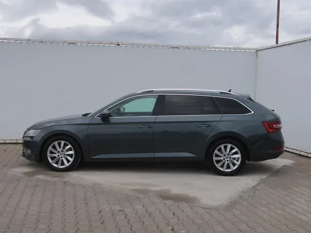 Skoda Superb Combi 2017 photo 2