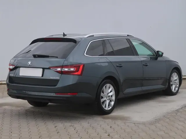 Skoda Superb Combi 2017 photo 4
