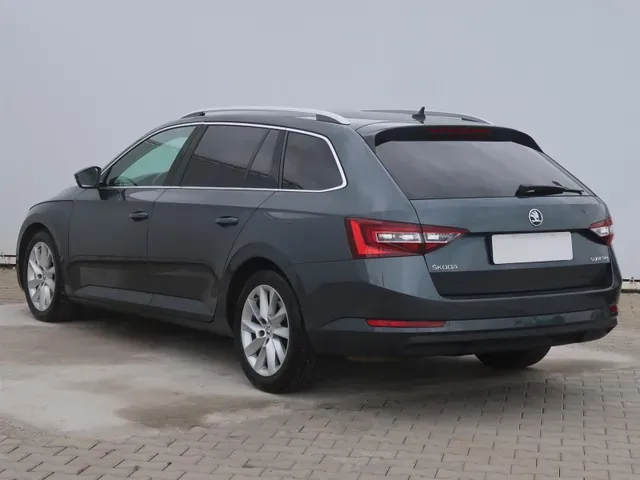 Skoda Superb Combi 2017 photo 3
