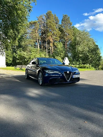 Alfa Romeo Giulia 2017 photo 2