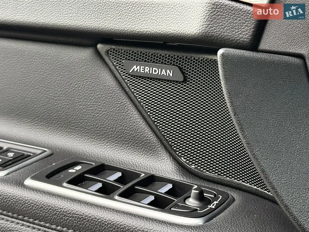 Jaguar Xf 2016 photo 3
