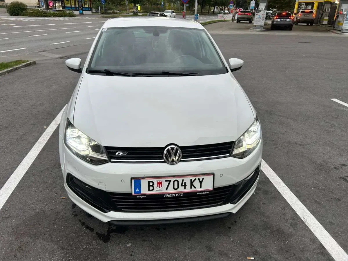 Volkswagen Polo 2015 photo 2