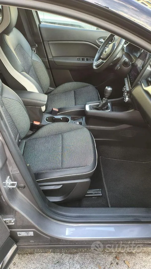 Renault Captur 2023 photo 4