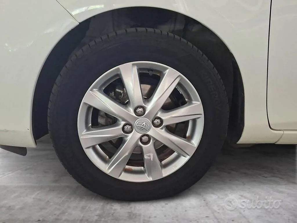 Toyota Yaris 2012 photo 5