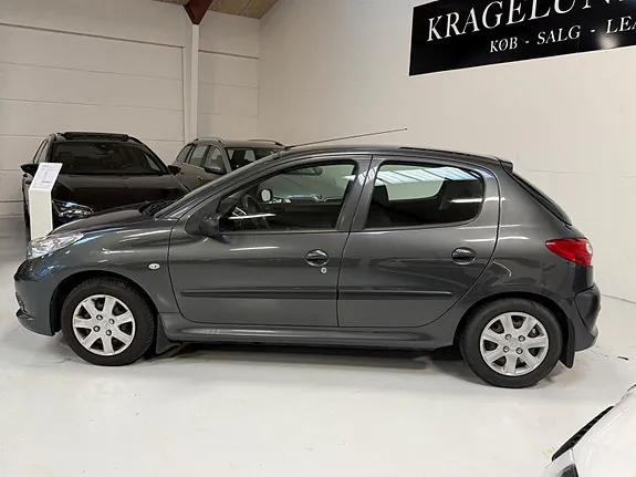 Peugeot 206 2011 photo 2