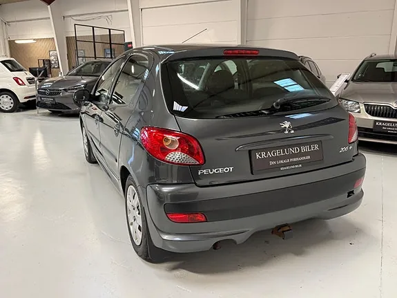 Peugeot 206 2011 photo 3