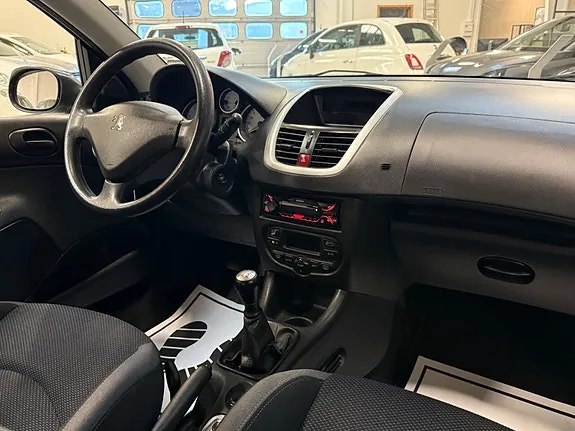 Peugeot 206 2011 photo 4