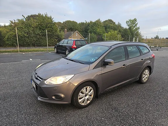 Ford Focus 2012 photo 2