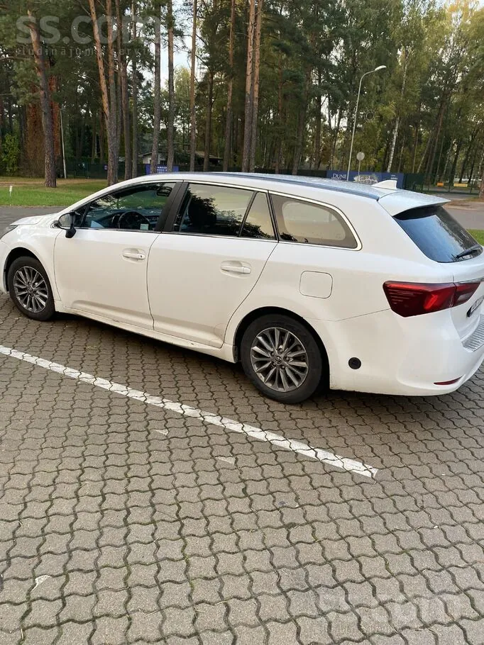 Toyota Avensis 2017 photo 2