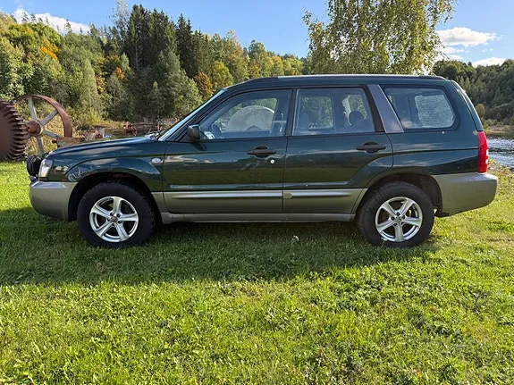 Subaru Forester 2005 photo 2