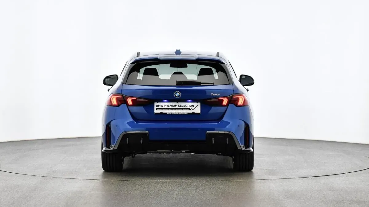 BMW 1 Series 2025 photo 2