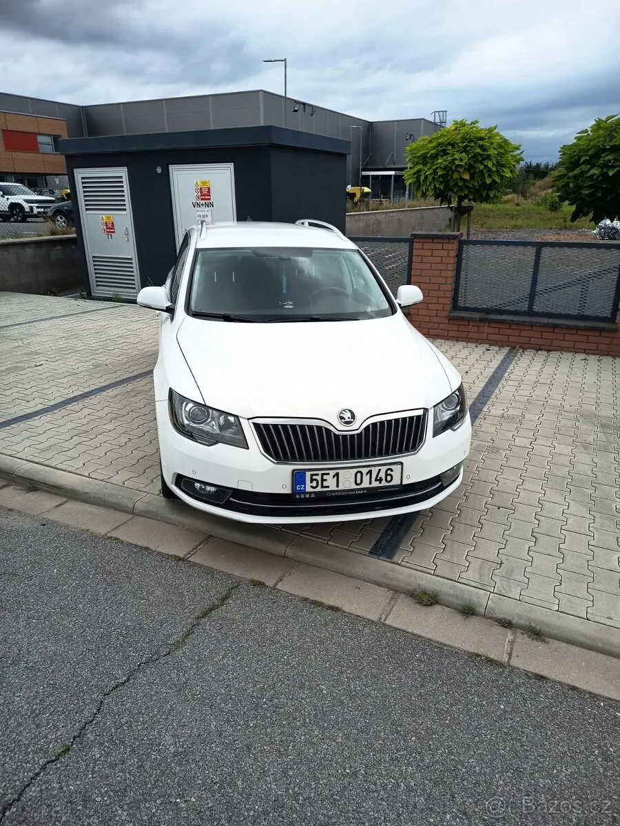 Skoda Superb 2015 photo 2